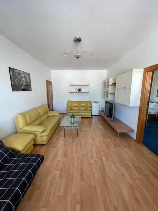 Apartman Obchodna Bratislava Exterior photo