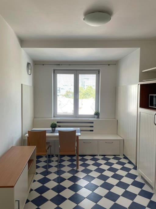 Apartman Obchodna Bratislava Exterior photo